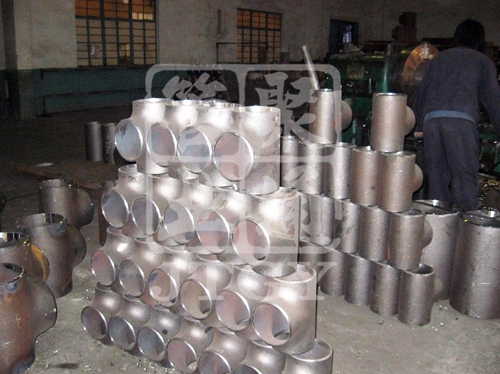 不锈钢三通-聚通管业信誉良好