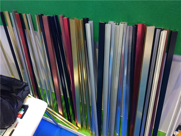 烟台灯箱铝型材厂家/临沂乐易灯箱广告器材厂