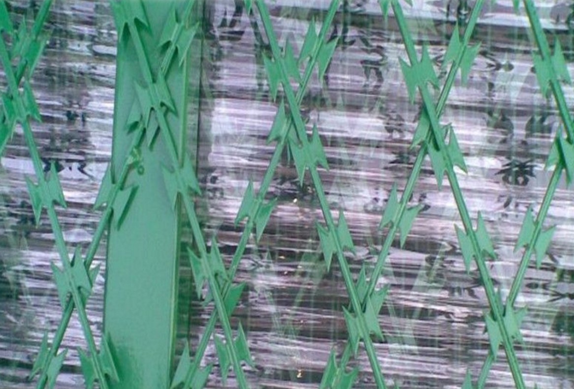 刀片刺网防护栏A襄城瑞华刀片刺网防护栏生产厂家