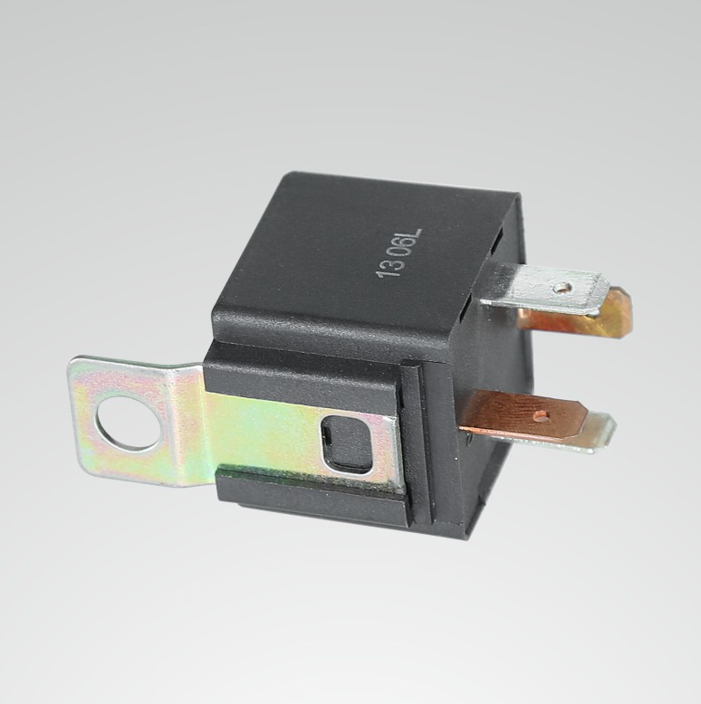 厂家供应12V/24V 40A汽车继电器四脚含插座塑背汽车继电器