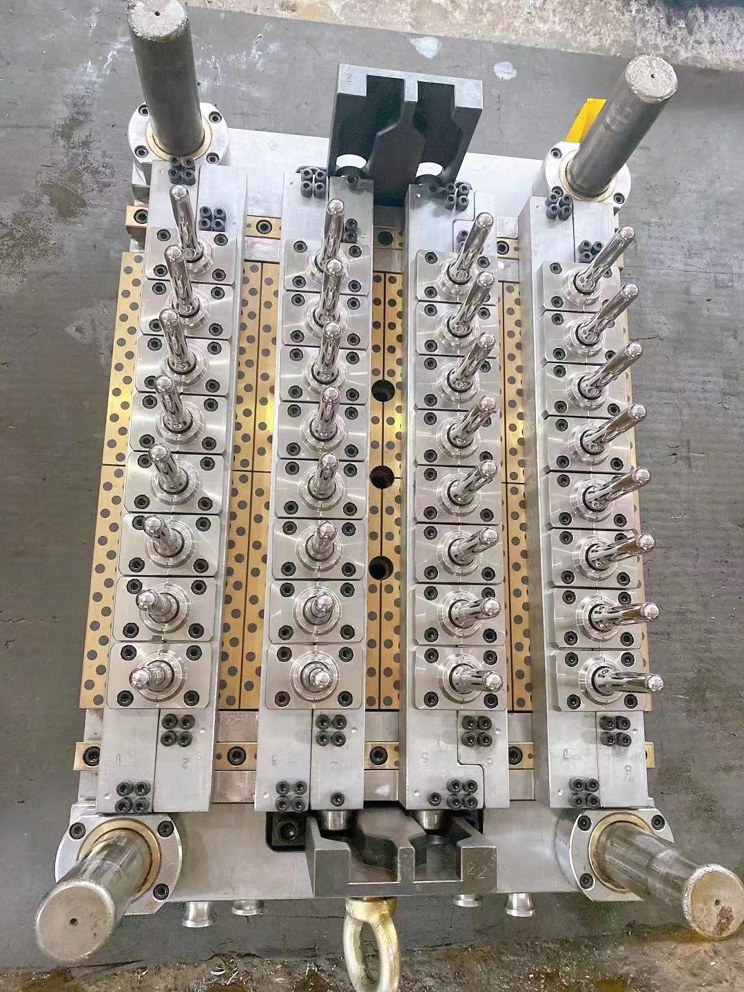 台州顺格生产多各种PE水瓶T瓶坯模具 吹瓶模具 全自动半自动吹